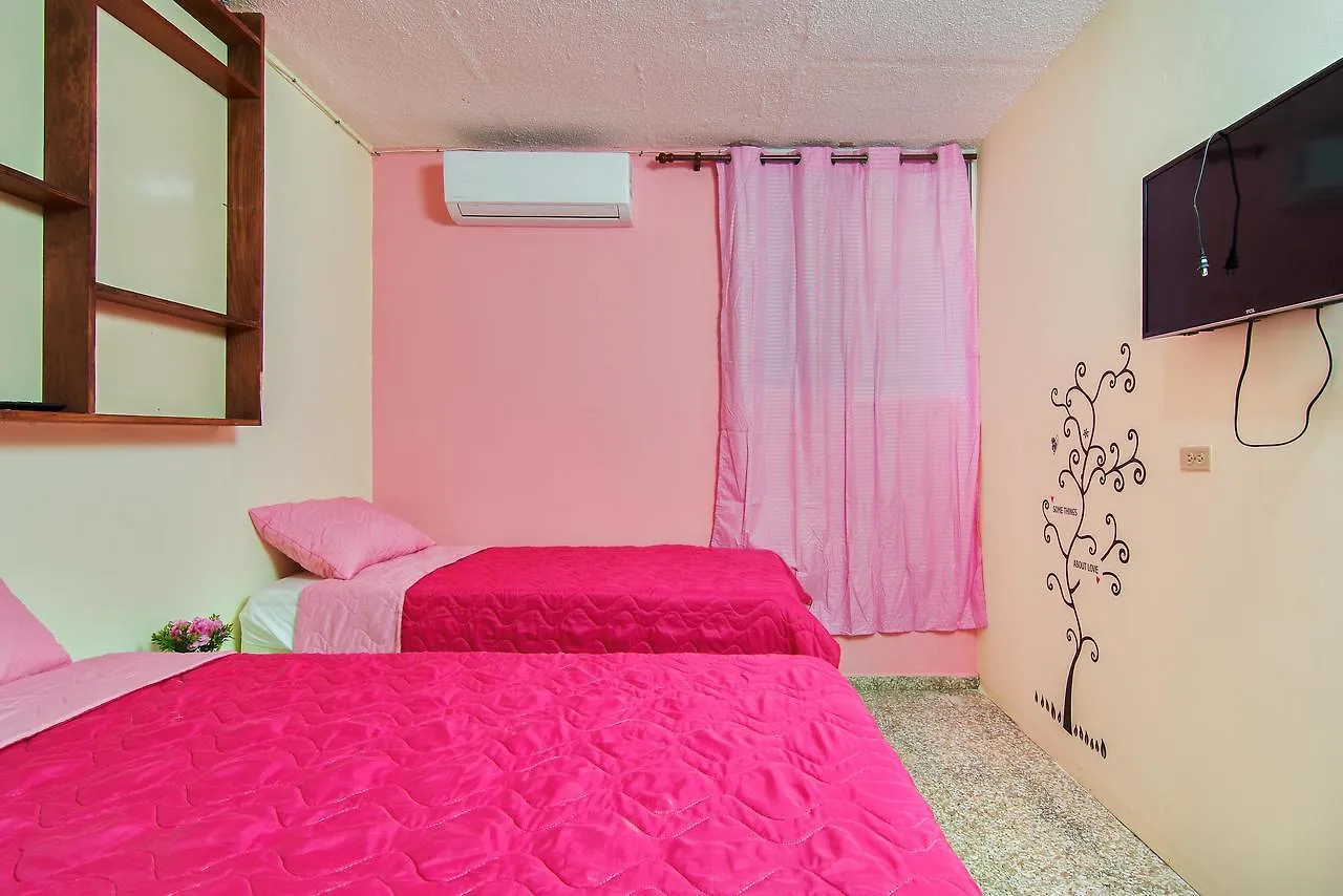 Queen Of Hearts Apartahotel Santo Domingo Bed & Breakfast